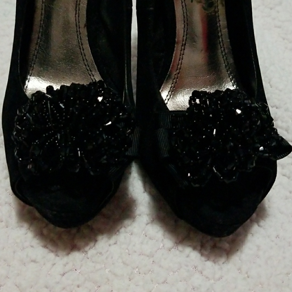 ANNE MICHELLE VELVET BLACK HEELS SIZE 6